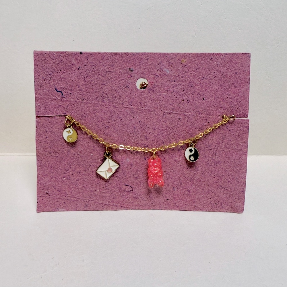 🦚 10 for $10 🦚 Gold Tone Gummy Bear Charm Bracelet